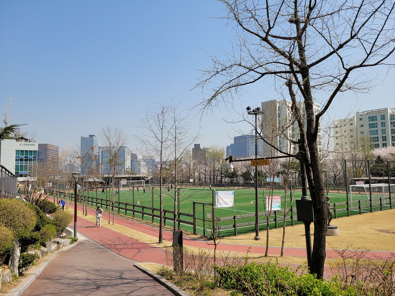 校社区